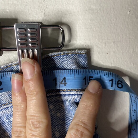 Vintage Guess High Rise  Mom Jean Shorts Sz 31 Distressed Bleached 90s women usa - Picture 11 of 13